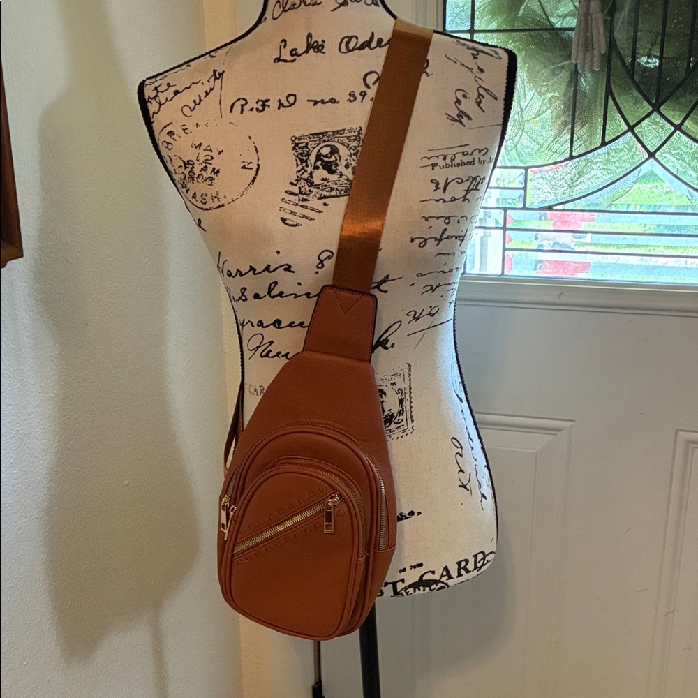 NWOT- Camel/rust colored Faux Leather Crossbody Sling Bag w/gold accents